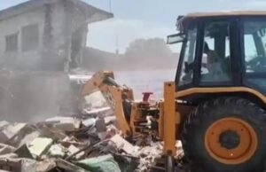 बहराइच में सरकारी जमीन पर चला योगी सरकार का बुलडोजर