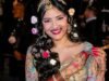 बिहार की बेटी पहुंची Cannes! हाथ में बांसुरी, नाक में नथ