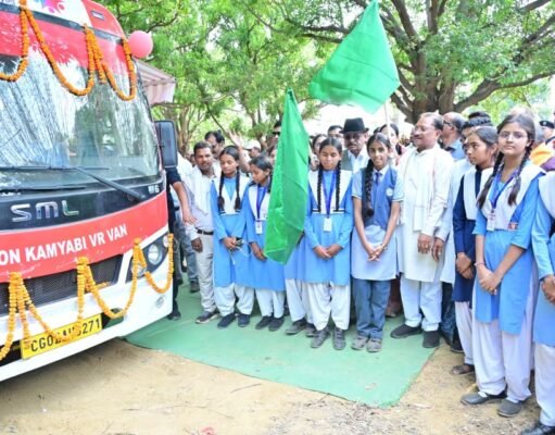 मुख्यमंत्री विष्णु देव साय ने ‘कामयाबी वेन’ को दिखाई हरी झंडी