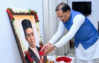 वीर सावरकर की जयंती पर मुख्यमंत्री विष्णुदेव साय ने किया नमन