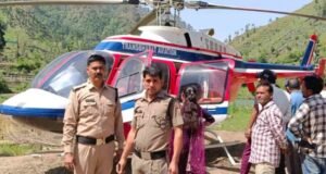 Tehri: हेलिकॉप्टर की खेतों में इमरजेंसी लैंडिंग, हाईटेंशन विद्युत लाइन के संपर्क में आया