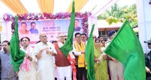 रमन एवं चौधरी ने आपातकालीन वाहनों को हरी झंडी दिखाकर रवाना किया