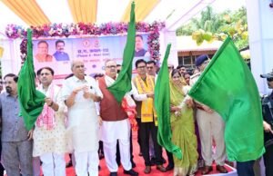 रमन एवं चौधरी ने आपातकालीन वाहनों को हरी झंडी दिखाकर रवाना किया