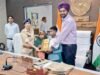 गोमती की लहरों से लड़ते बचपन को चाहिए अवसर की ’पतवार’