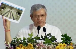 अचानक कोलकाता मेट्रो और ऑटो में सफर करने पहुंचे रेल मंत्री