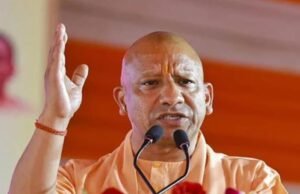 अच्छे प्रतिनिधि चुनेंगे तभी बढ़ेगा विकास, माफिया आए तो हड़प लेंगे हक: बलरामपुर में गरजे CM योगी