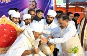 कबीर जयंती पर सोनपैरी आश्रम पहुंचे साय,गहलोत एवं डा.रमन सिंह