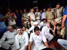 निर्वाचन आयोग के बाहर धरने पर बैठे कांग्रेस नेता, भूपेश बघेल ने उठाए गंभीर सवाल