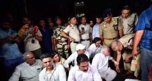 निर्वाचन आयोग के बाहर धरने पर बैठे कांग्रेस नेता, भूपेश बघेल ने उठाए गंभीर सवाल