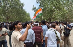 पेपर लीक के खिलाफ लखनऊ में छात्रों का बड़ा प्रदर्शन