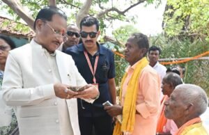 कोंडागांव में 150 वर्ष पुरानी उड़िया पांडुलिपियों से रूबरू हुए मुख्यमंत्री विष्णु देव साय
