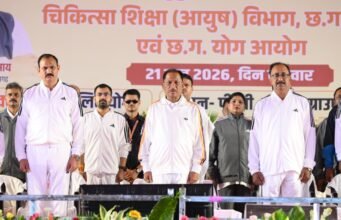 अम्बिकापुर में मुख्यमंत्री विष्णुदेव साय ने किया सामूहिक योगाभ्यास