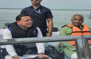 चुनाव से पहले एक ही नाव पर सवार हुए धामी और पांडेय, चेहरे पर दिखा उत्साह