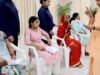 सीएम का जनता दर्शन: मां के साथ पहुंची बेटी, कहा- 12वीं में अच्छे अंक हैं, बीटेक करना चाहती हूं…