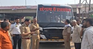 ऑनलाइन सीट बुकिंग के जरिए नियम तोड़ रहीं टूरिस्ट बसों पर कार्रवाई, सुलतानपुर में 4 बसें सीज, 9 का चालान
