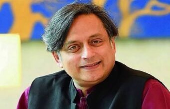 पासपोर्ट और आधार को नागरिकता का वैध प्रमाण बनाया जाए: शशि थरूर