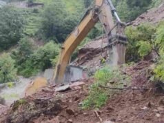 स्यानाचट्टी में 100 मीटर हिस्सा धंसने के बाद हनुमान चट्टी में बढ़ी मुश्किलें, गिर रहे पत्थर