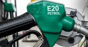 संसदीय समिति में पहुंचा E20 पेट्रोल से माइलेज घटने का विवाद