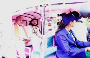 कैबिनेट मंत्री गुरु खुशवंत साहेब ‘पिंक दीदी’ ई-रिक्शा पर विधानसभा पहुंचे