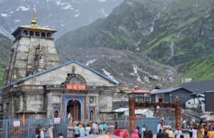 चारधाम यात्रा दो दिन के लिए अस्थायी रूप से रोकी गई, कई जगह भूस्खलन