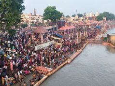 यूपी: गुरु पूर्णिमा आज, अयोध्या में सरयू स्नान के लिए उमड़ी भक्तों की भीड़