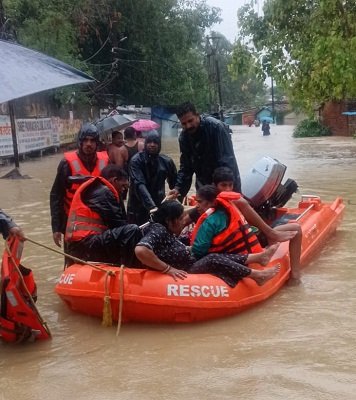 बिलासपुर में मूसलाधार बारिश से बाढ़ जैसे हालात, रेलवे स्टेशन जलमग्न