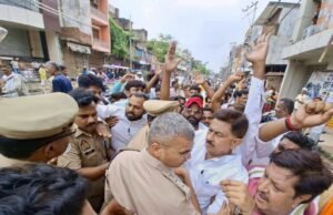 मुकदमों के डर ने थामे टिकट दावेदारों के कदम, सड़क की लड़ाई में अकेले पड़े ’अनूप संडा’