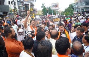 कांग्रेस के विरोध में भाजपा का प्रदर्शन, किरण देव बोले— “देश में अराजकता फैलाने की कोशिश कर रही है कांग्रेस”