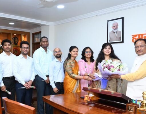 अखिल भारतीय सेवाओं में चयनित युवाओं से मिले मुख्यमंत्री विष्णु देव साय