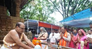 भोरमदेव धाम पहुंचे मुख्यमंत्री विष्णुदेव साय, प्रदेश की सुख-समृद्धि के लिए की पूजा-अर्चना