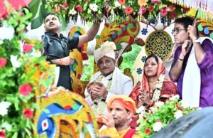 गजपति महाराजा की परंपरा निभाते हुए मुख्यमंत्री विष्णुदेव साय ने खींचा भगवान जगन्नाथ का रथ
