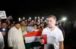 राहुल गांधी के नेतृत्व में विपक्ष पहुंचा गांधी स्मृति, मोदी सरकार पर लोकतंत्र दबाने का आरोप