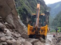 भूस्खलन से यमुनोत्री-गंगोत्री हाईवे बाधित, प्रशासन ने की अपील-मौसम देखकर ही करें यात्रा