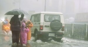 बिगड़ा रहेगा मौसम, मूसलाधार बारिश का अलर्ट; आज देहरादून में बंद रहेंगे स्कूल