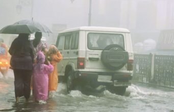 बिगड़ा रहेगा मौसम, मूसलाधार बारिश का अलर्ट; आज देहरादून में बंद रहेंगे स्कूल