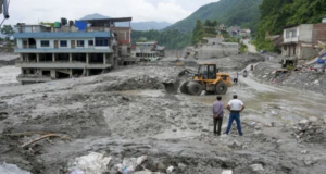नेपाल त्रासदी के बीच टीचर ने कैसे बचाई हजारों बच्चों की जान