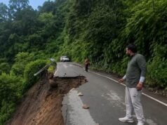 भूस्खलन से NH-707-A पर सड़क धंसी, बड़ा हिस्सा पूरी तरह क्षतिग्रस्त; मसूरी-यमुना ब्रिज मार्ग बंद