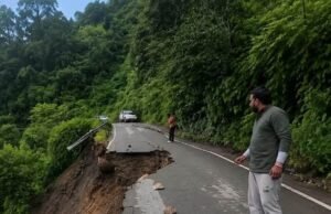 भूस्खलन से NH-707-A पर सड़क धंसी, बड़ा हिस्सा पूरी तरह क्षतिग्रस्त; मसूरी-यमुना ब्रिज मार्ग बंद