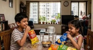 कहीं आपके बच्चे के टिफिन में ‘पैकेटबंद जहर’ तो नहीं जा रहा?