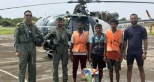 अरब सागर में डूबती नाव से 9 मछुआरों को तटरक्षक बल ने बचाया