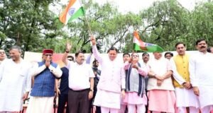 देहरादून में भाजपा की तिरंगा यात्रा, बड़ी संख्या में पहुंचे कार्यकर्ता, सीएम धामी हुए शामिल