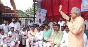 ईडी दफ्तर घेराव: रामगोपाल अग्रवाल की गिरफ्तारी के विरोध में कांग्रेस का प्रदर्शन