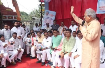 ईडी दफ्तर घेराव: रामगोपाल अग्रवाल की गिरफ्तारी के विरोध में कांग्रेस का प्रदर्शन