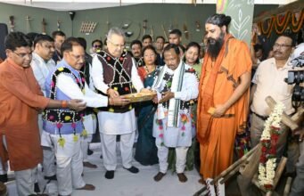 हरेली तिहार पर छत्तीसगढ़ी रंग में रंगा मुख्यमंत्री निवास,साय ने की कृषि औजारों और गौमाता की पूजा