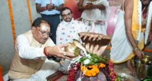 बाबा कर्मेश्वर धाम में मुख्यमंत्री साय ने किया रुद्राभिषेक, मंगल भवन की घोषणा