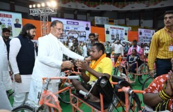 दिव्यांगजनों के सशक्तीकरण के लिए सरकार प्रतिबद्ध : मुख्यमंत्री विष्णु देव साय