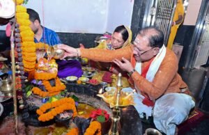 नागपंचमी पर मुख्यमंत्री साय ने फलेश्वरनाथ महादेव मंदिर में की पूजा-अर्चना