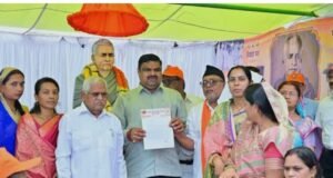 दुर्ग में क्रांतिकारी सुखदेव राज की प्रतिमा स्थापित, स्कूल पाठ्यक्रम में जीवनगाथा शामिल करने की मांग