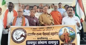 केंद्र के समान 2% महंगाई राहत की मांग को लेकर पेंशनरों का प्रदर्शन