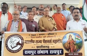 केंद्र के समान 2% महंगाई राहत की मांग को लेकर पेंशनरों का प्रदर्शन